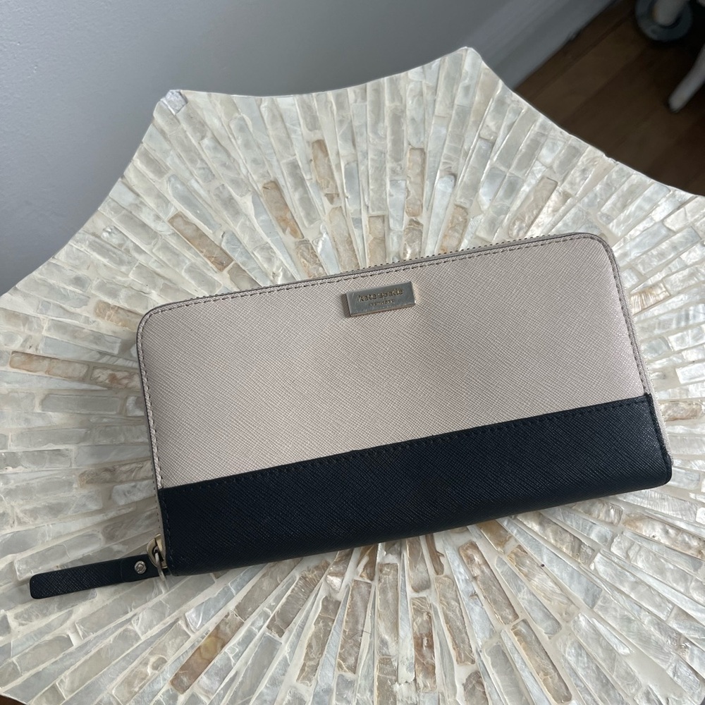 Kate Spade Beige and Black Wallet